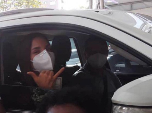 Ivete Sangalo é vacinada contra Covid-19 e comemora: ‘A vacina salva vidas’