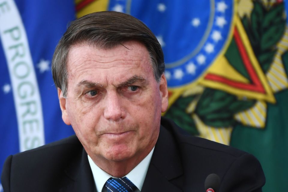 Bolsonaro diz que Brasil deve declarar endemia até 31 de março