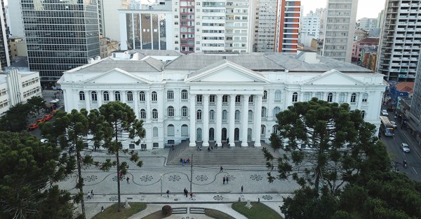 Universidade do Paraná vai receber R$ 18 milhões para desenvolver vacina contra Covid-19