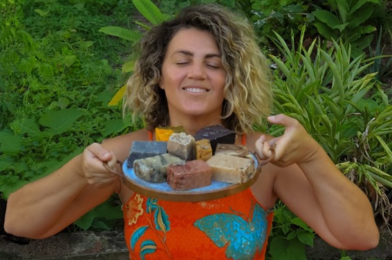 Pesquisadora baiana cria empresa de cosméticos à base de plantas medicinais