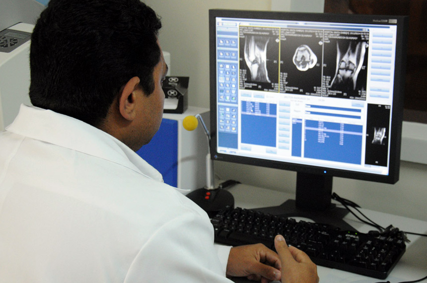 Policlínica abre vagas para agente administrativo e técnico em radiologia