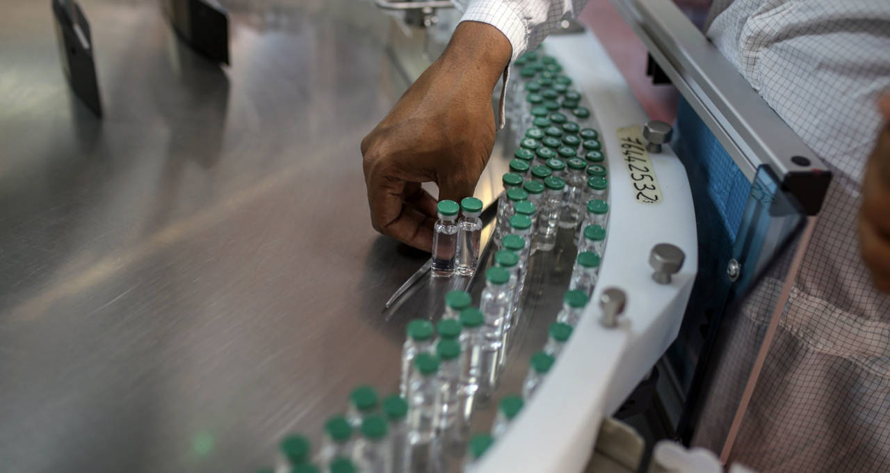 Fiocruz recebe IFA para produção de 5,1 milhões de doses da vacina AstraZeneca