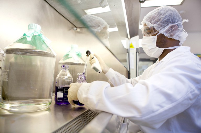 Escolhido pela OMS, Brasil vai sediar centro de transferência de tecnologia de vacinas