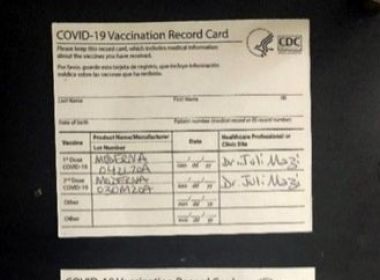 ‘Mamãe antivacina’ é denunciada em Nova York por vender comprovantes falsos de vacinação contra a Covid-19