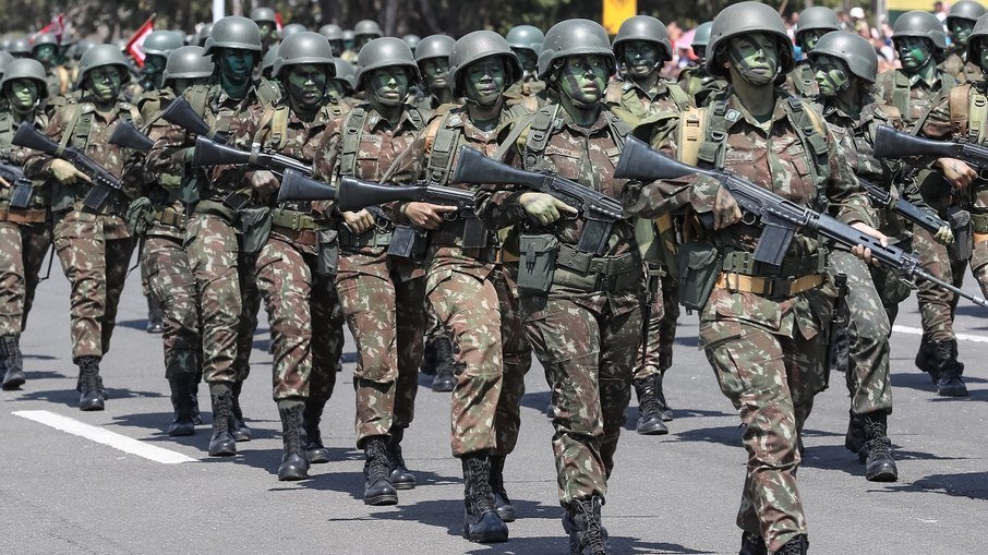 União é condenada a indenizar soldado que foi dispensado do Exército por ter HIV