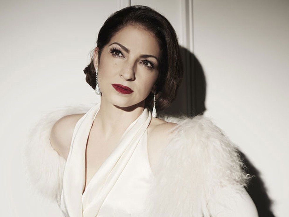 Gloria Estefan diz que sofreu abuso sexual por um familiar quando ela tinha 9 anos