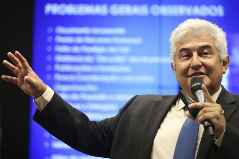 Marcos Pontes deve explicar suspensão da produção de insumos para tratamento de câncer