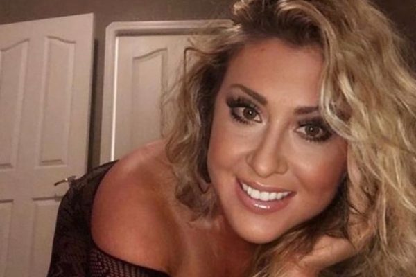Mulher diz que faz sexo a três com Deus e garante: “Orgasmo celestial”