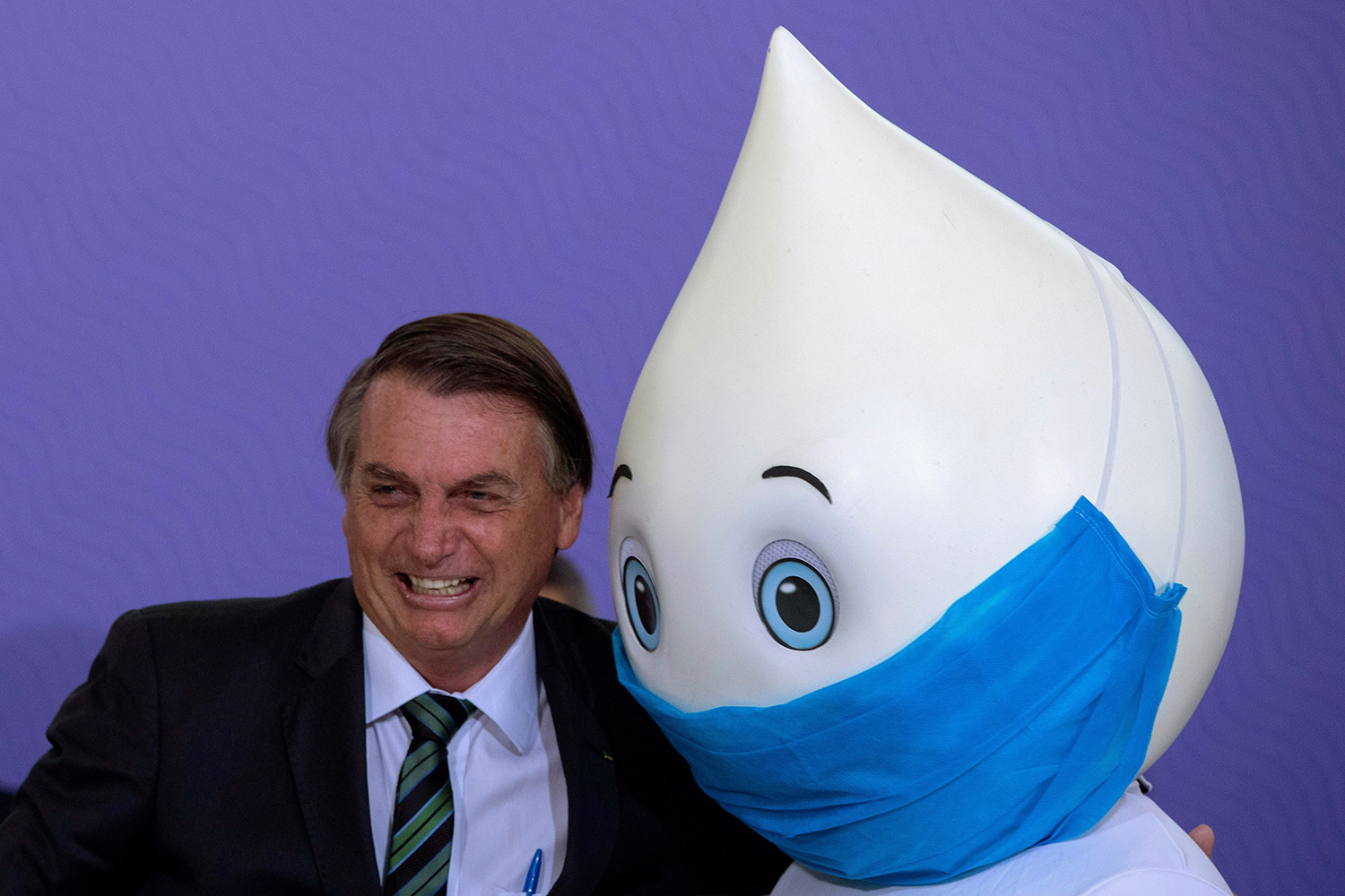 Governo Bolsonaro reduz em 85% verba para compra de vacinas contra Covid em 2022