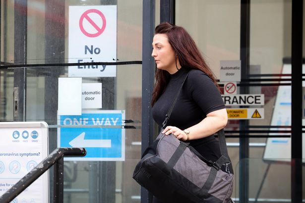 Mulher finge ter câncer terminal, arrecada R$ 114 mil em doações e é condenada