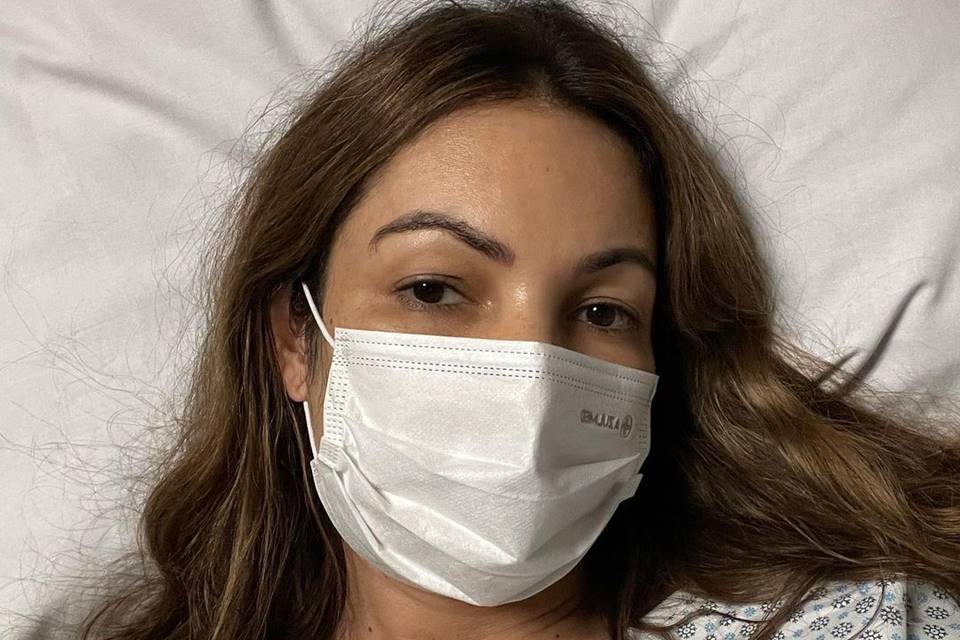 Patrícia Poeta faz cirurgia de emergência nas amígdalas
