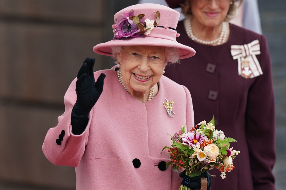 Rainha Elizabeth II é colocada sob supervisão médica; família é convocada