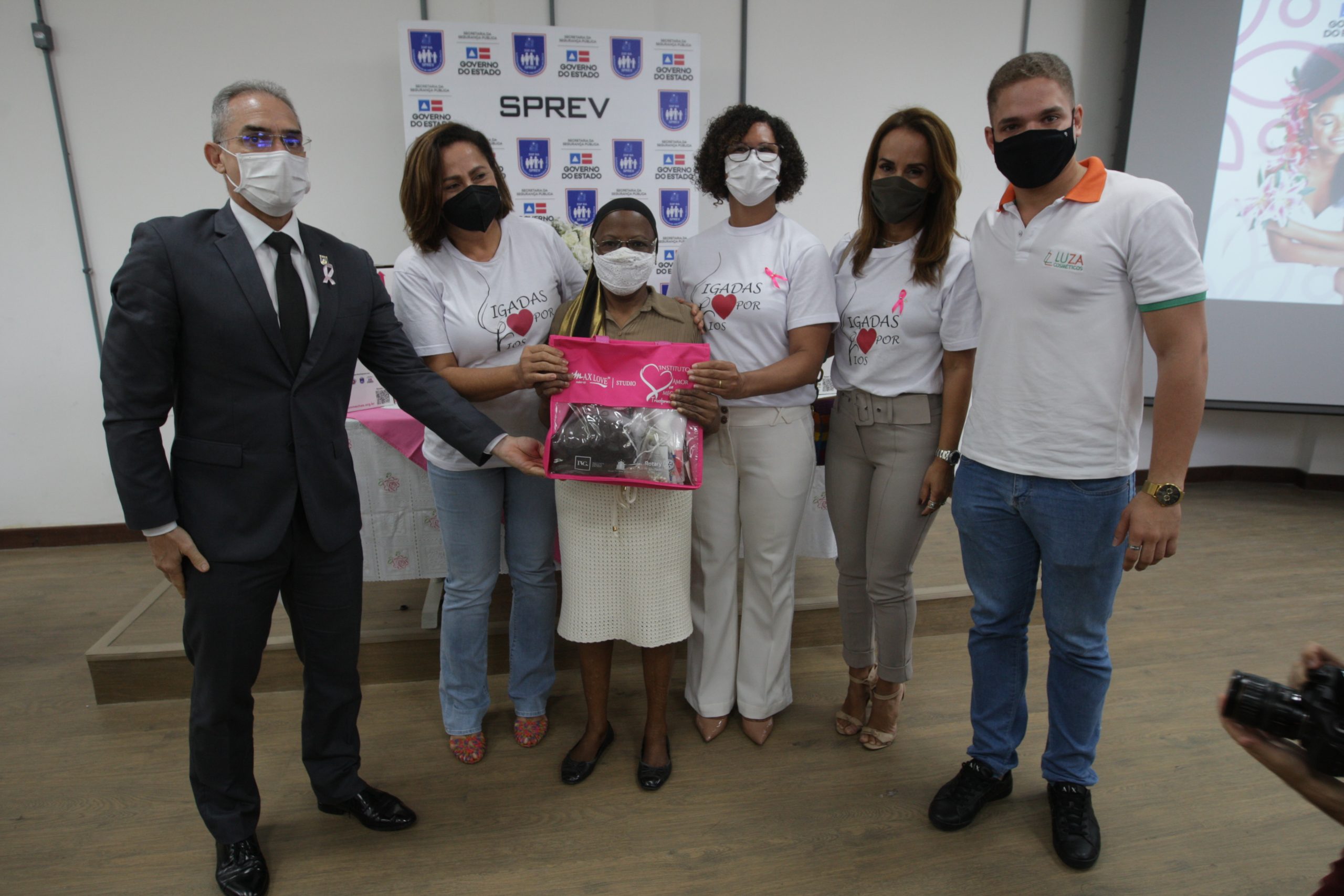 Projeto arrecada mechas de cabelo e acessórios para pacientes em tratamento de câncer