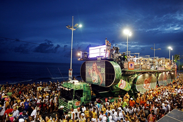 Carnaval deve ser realizado com 90% da população vacinada, recomenda Fiocruz