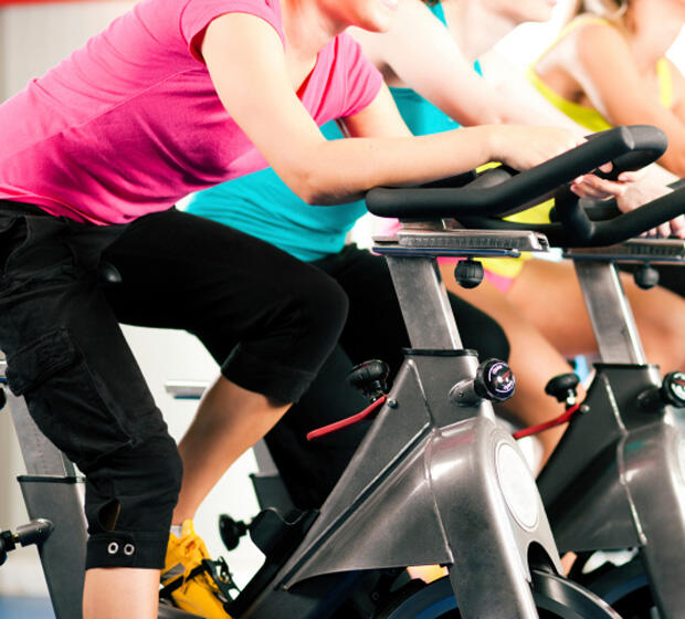 Mulher é internada por não conseguir andar após aula de spinning