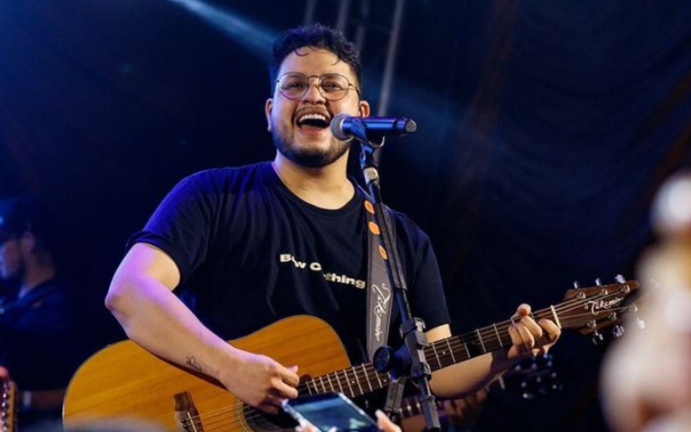 Cantor Maurílio tem piora por causa de infecção grave no pulmão, diz médico