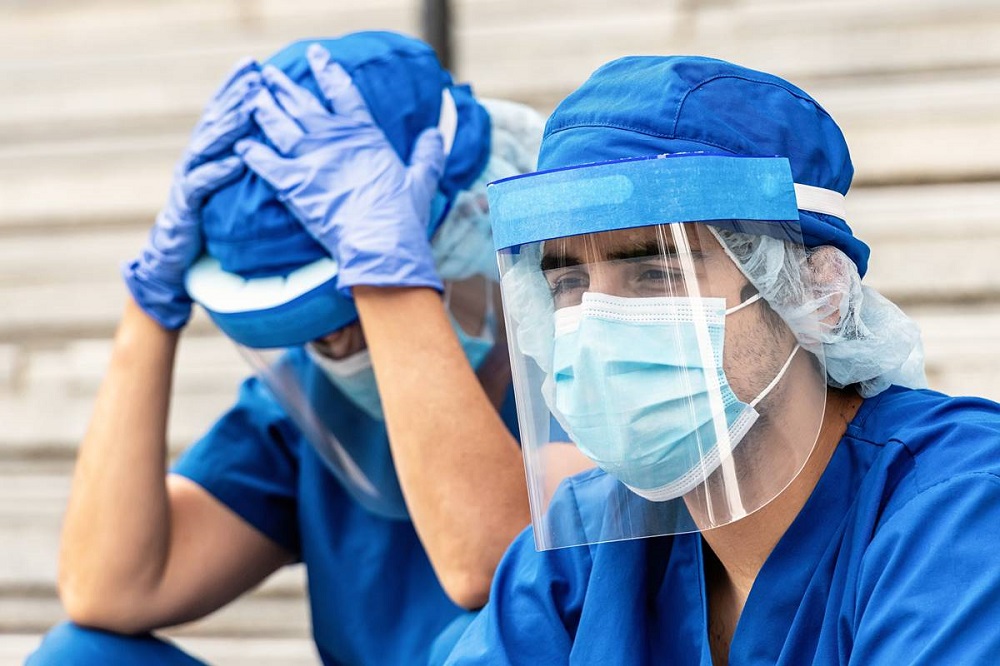 Influenza ou Covid-19 afastaram mais de 16 mil servidores públicos de saúde no Brasil