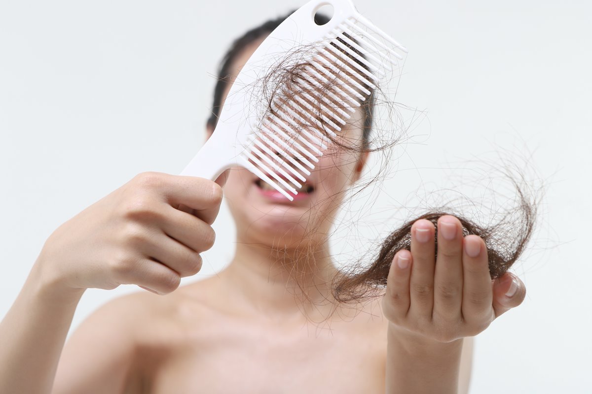 Minoxidil não é indicado para queda de cabelo pós-Covid; entenda