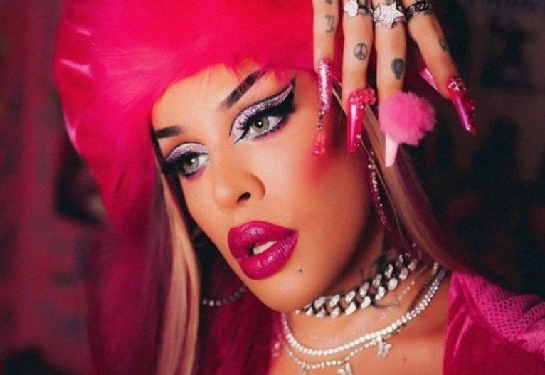 Gloria Groove testa positivo para Covid e cancela 1º show do ano