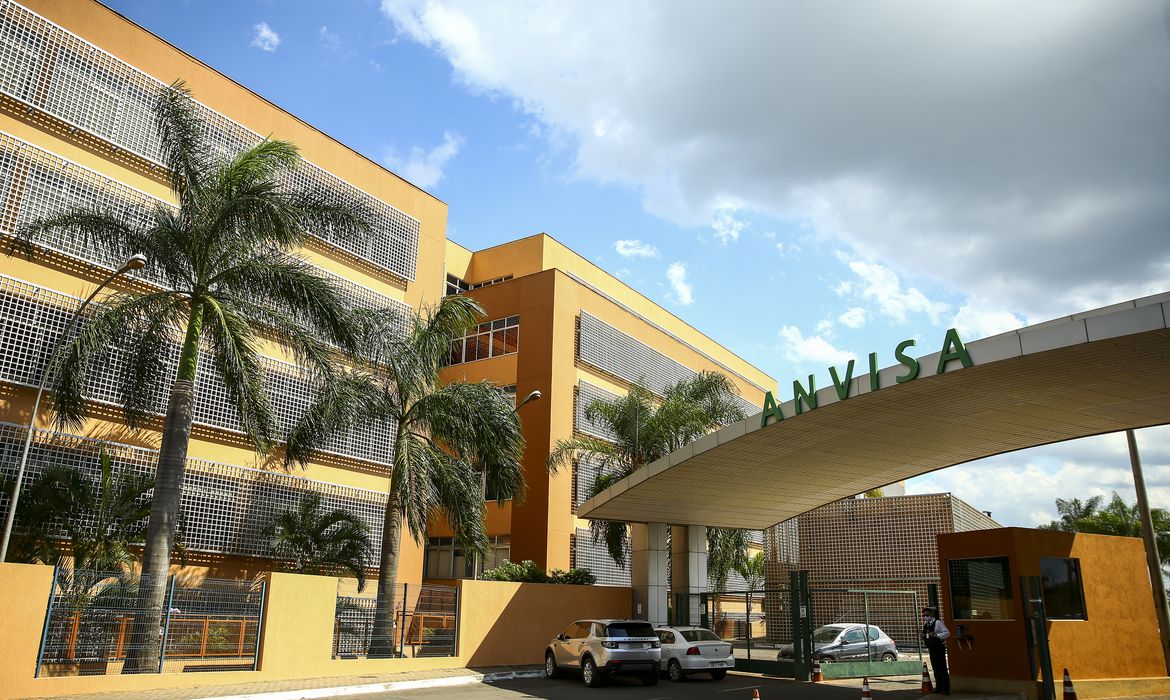 Anvisa proíbe mais 47 pomadas para fixar ou modelar cabelos