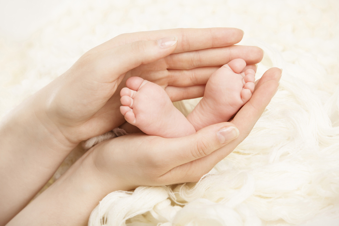 Cientistas encontram fragmentos de microplásticos em recém-nascidos