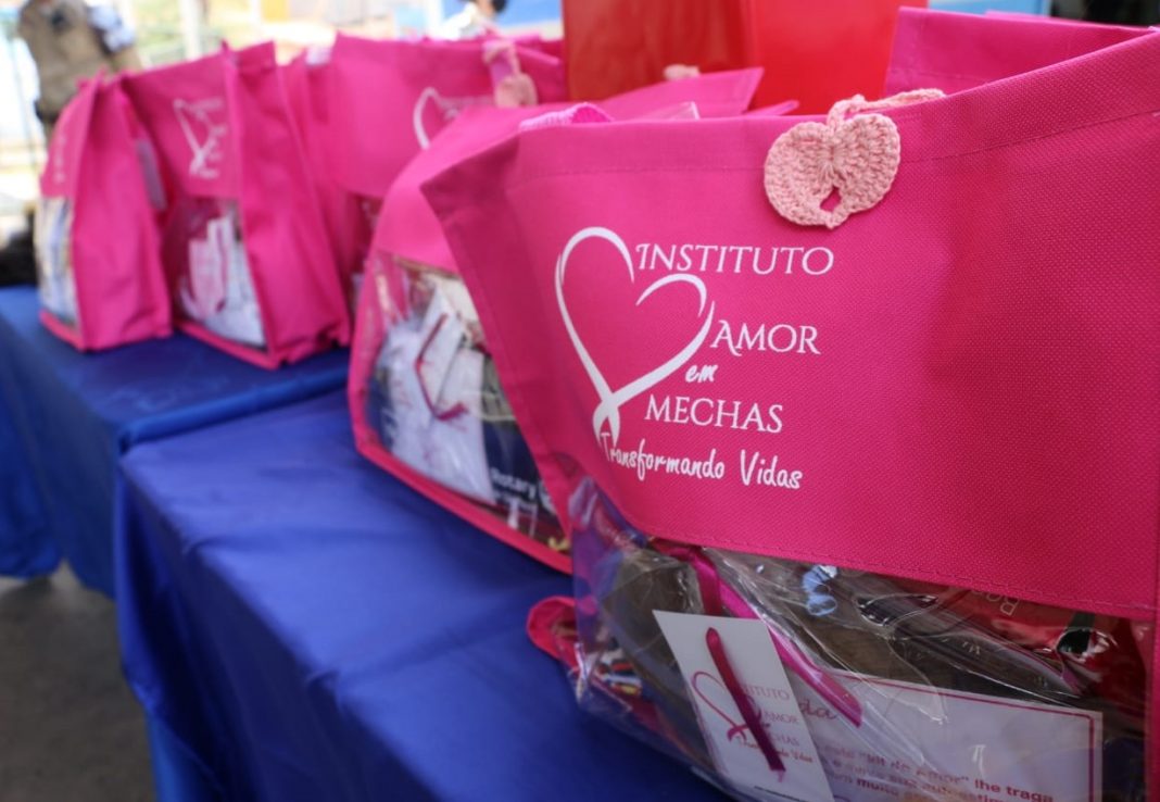 SSP doa perucas para pacientes com câncer do Hospital da Mulher