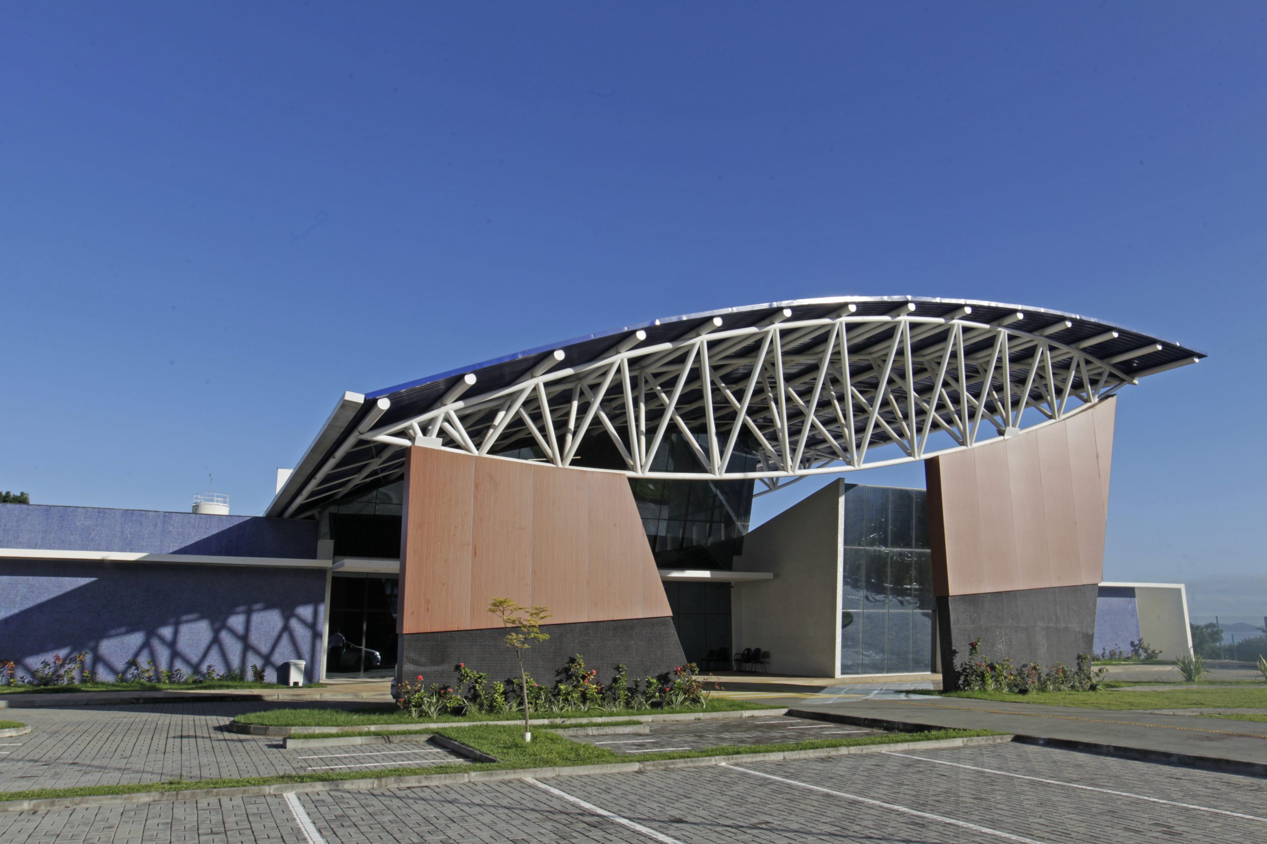 Governo do Estado entrega segunda policlínica de saúde em Salvador, desta vez no Subúrbio