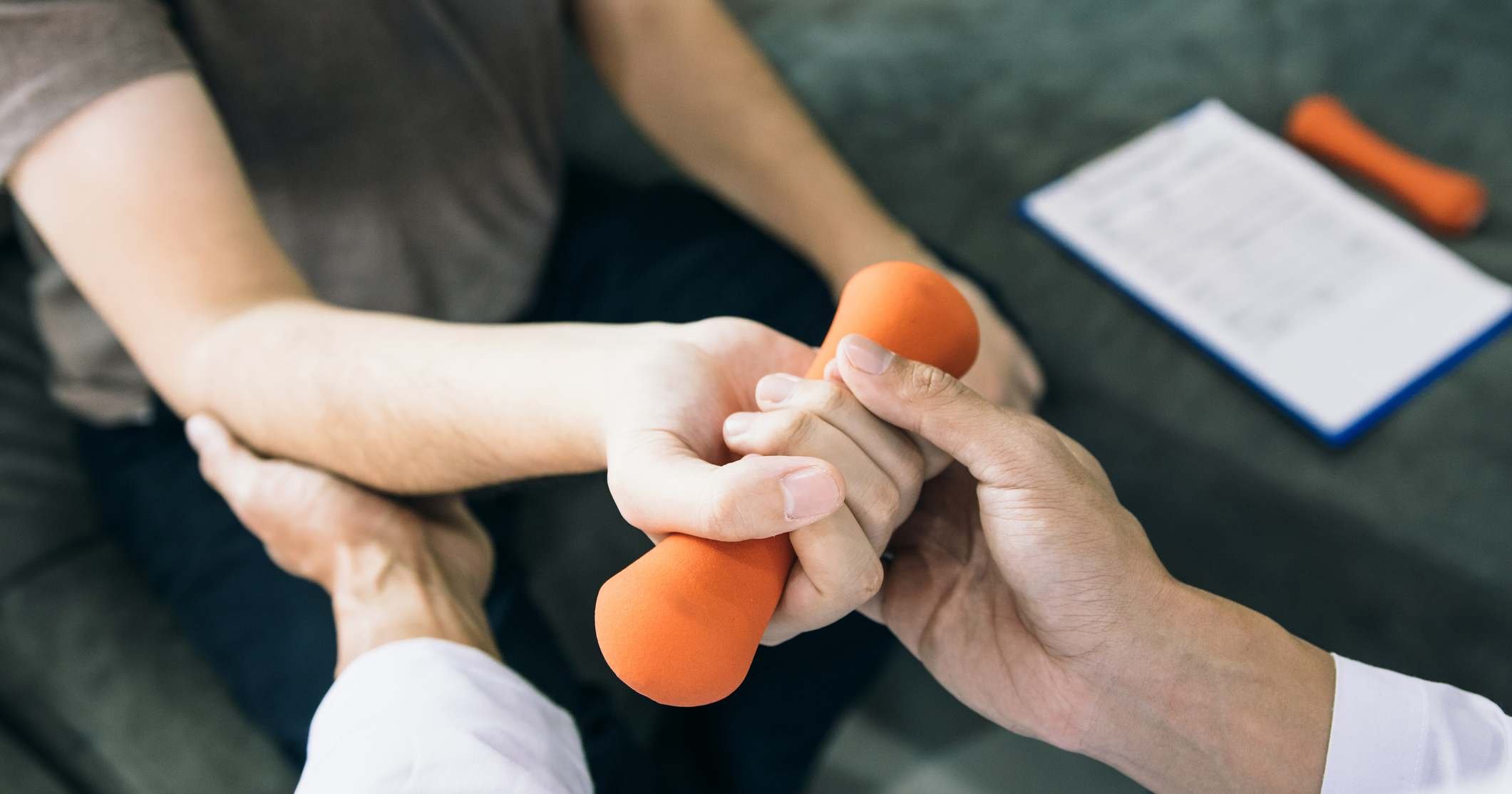 Doença autoimune neurológica rara que causa fraqueza muscular afeta principalmente mulheres