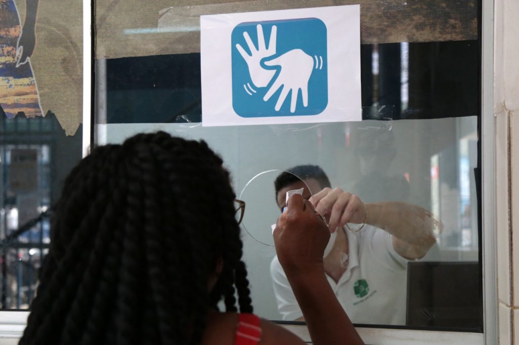 Atendimento gratuito a pessoas surdas segue disponível em Salvador
