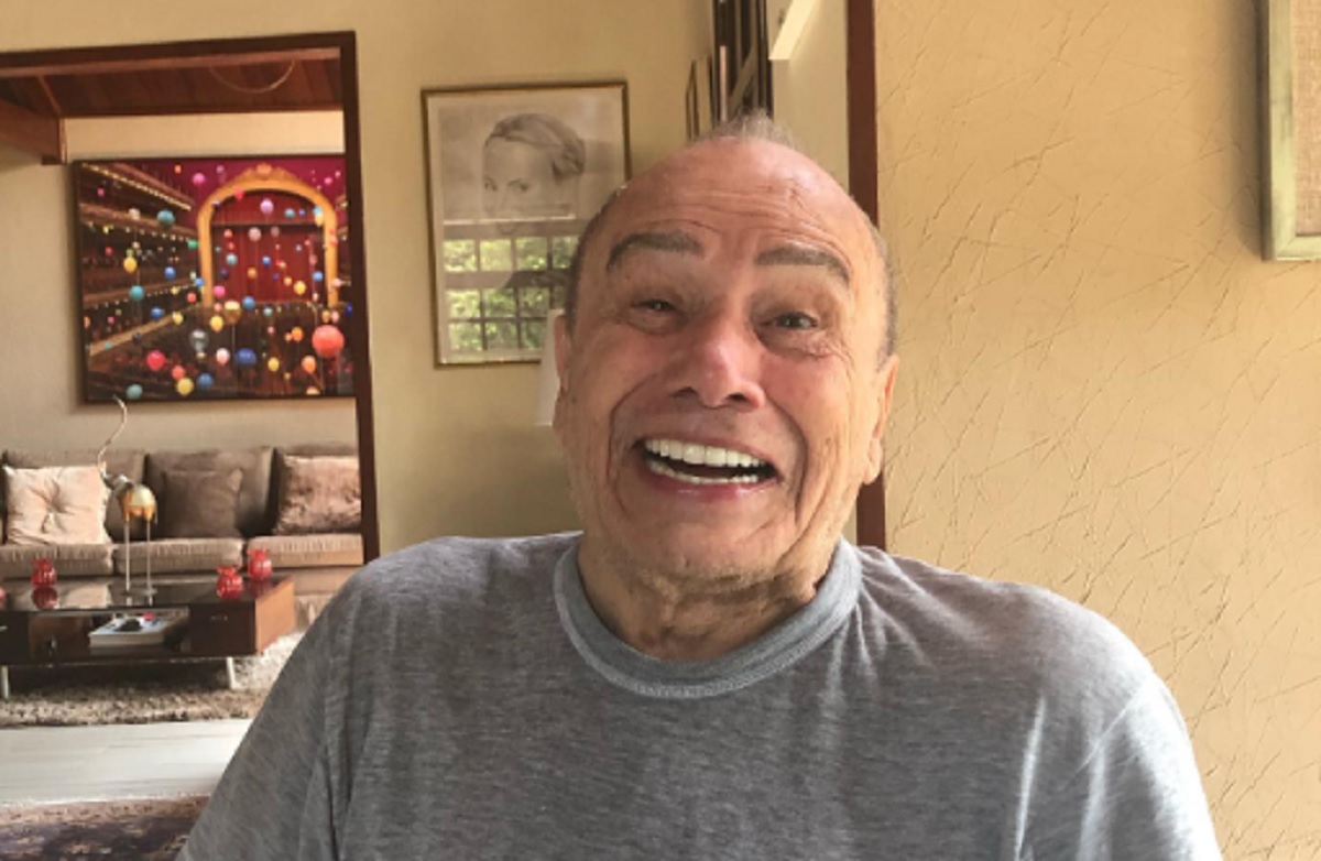 Stênio Garcia testa positivo para Covid-19 e é hospitalizado