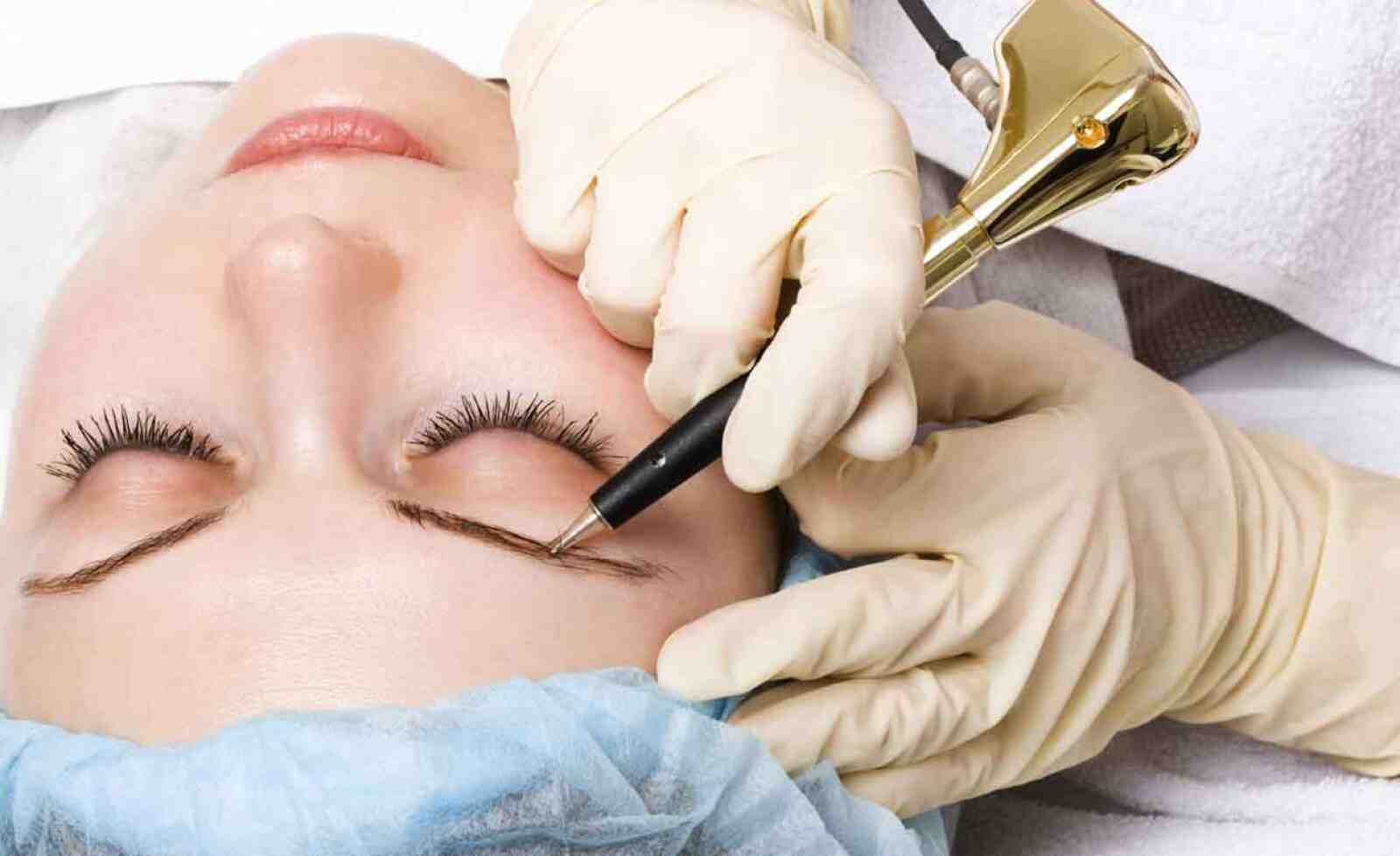 Reconstrução gratuita de aréola e sobrancelha para vítimas do câncer de mama