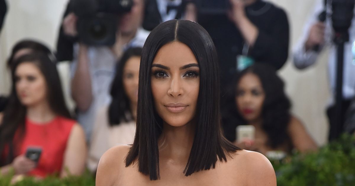 Beauty Artist revela como conquistar o liso perfeito de Kim Kardashian
