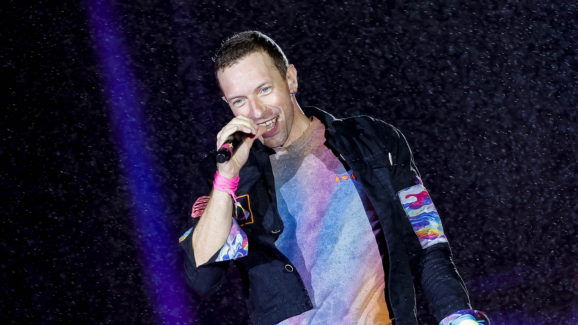 Devido a infecção pulmonar séria de Chris Martin Coldplay adia shows no Brasil
