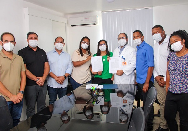 Prefeitura e Martagão assinam convênios de projetos para pacientes