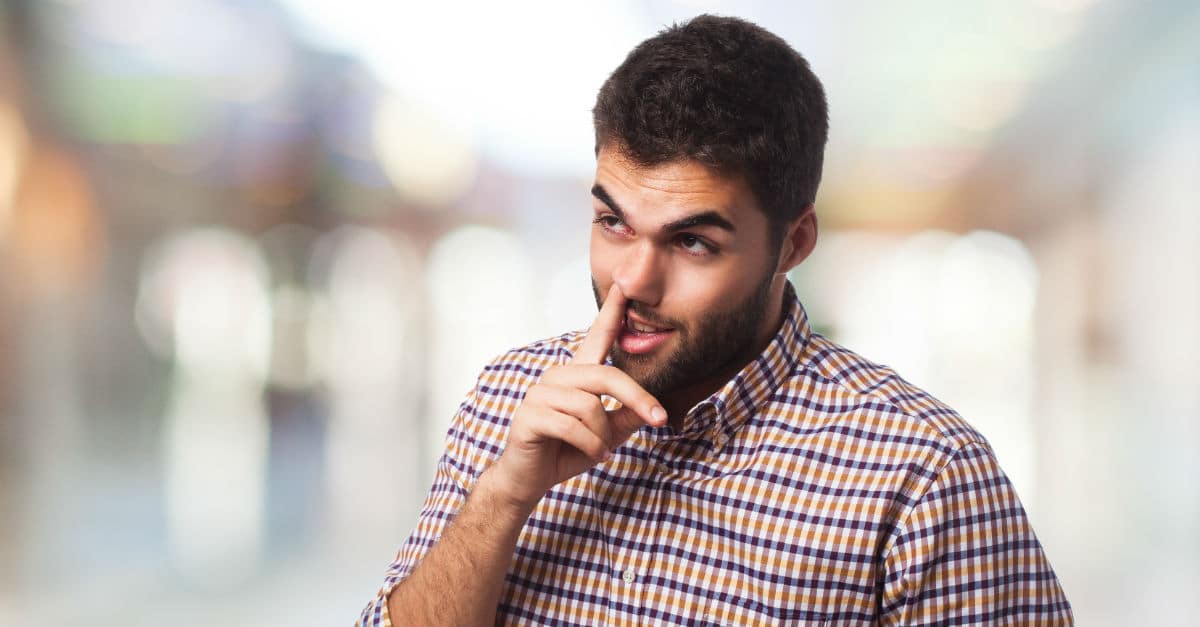 Cutucar demais o nariz pode aumentar risco de Alzheimer, aponta estudo