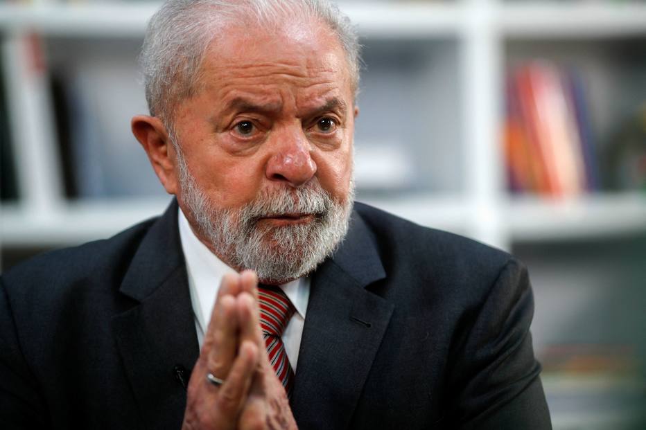 Lula recebe alta após passar por cirurgia para retirada de lesão na laringe