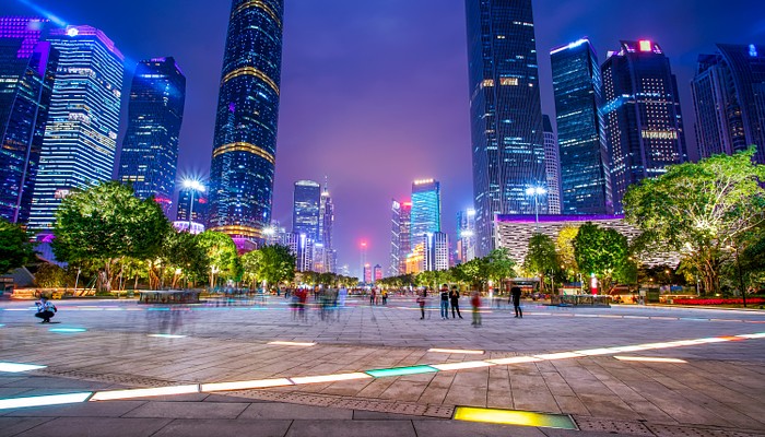 Aumento nos casos de Covid leva Guangzhou a confinar cinco milhões de pessoas