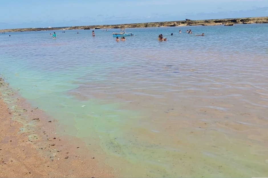 Moradores de Barra do Jacuípe passam mal após contato com substância desconhecida