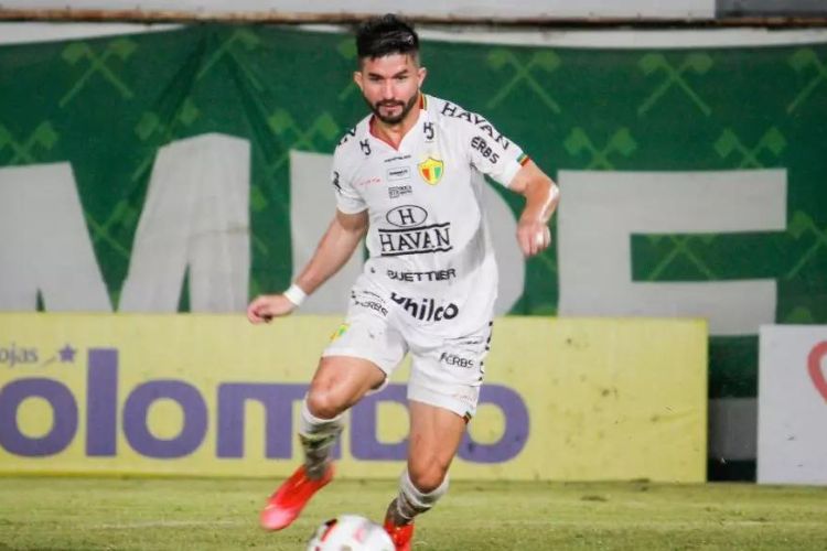 Ex-Vitória, Guilherme Queiroz sofre mal súbito durante aquecimento