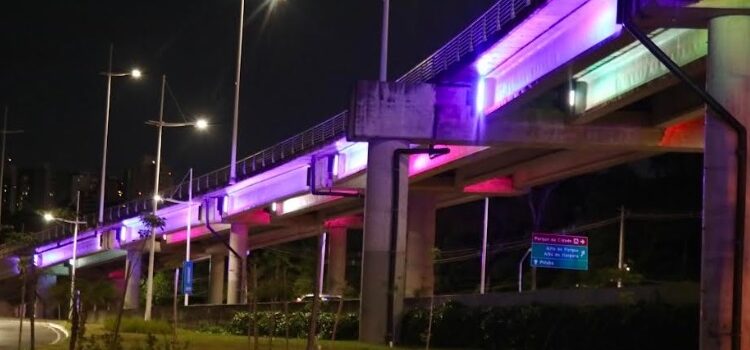 Iluminação cênica alerta para cuidado com o lúpus, fibromialgia e Alzheimer