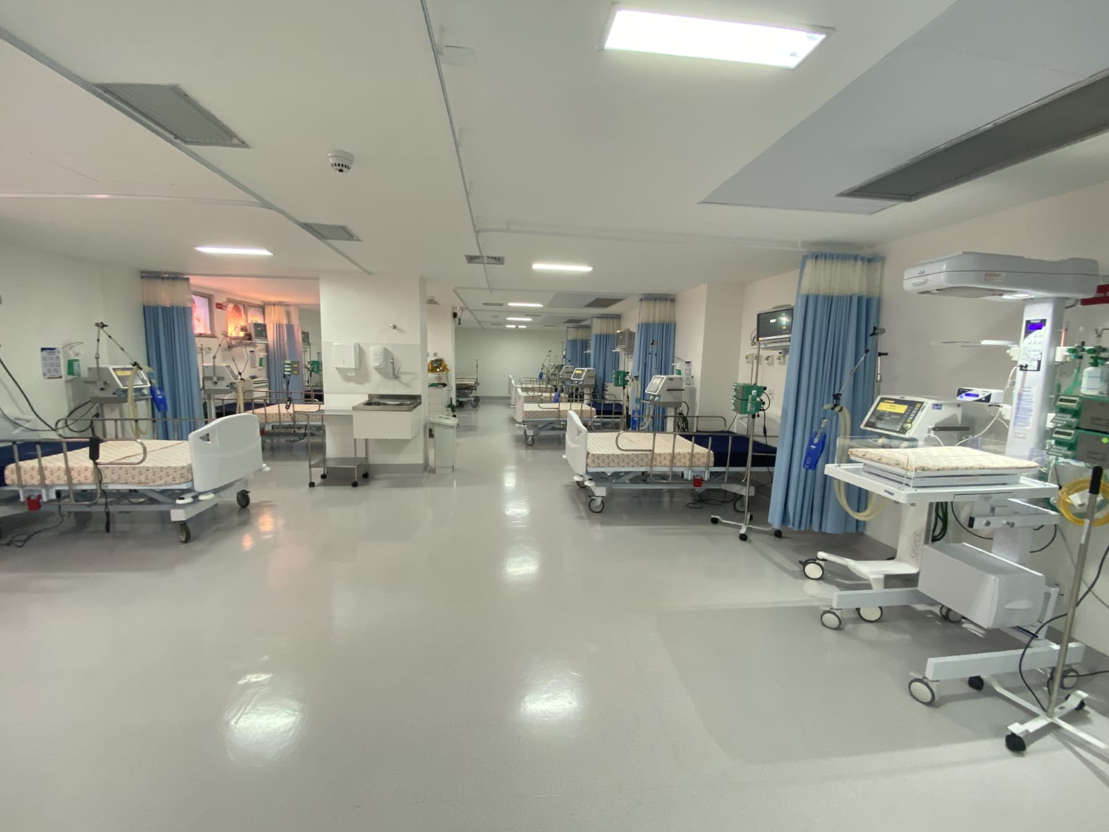 Jerônimo entrega dez novos leitos de UTI Pediátrica e reajusta contratos para o Martagão Gesteira