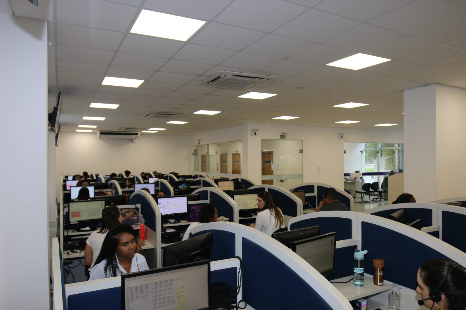 Governador anuncia medidas para acelerar processo de regulação