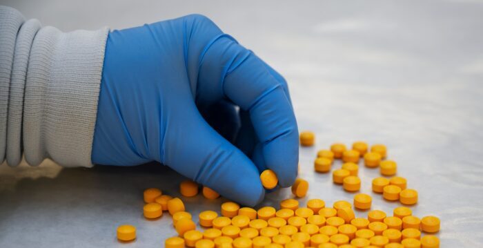 Polícia Civil apreende pela primeira vez no Brasil frascos de fentanil