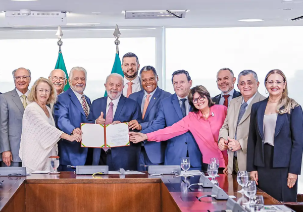 Lula sanciona lei que define revisão de pagamento de serviços do SUS