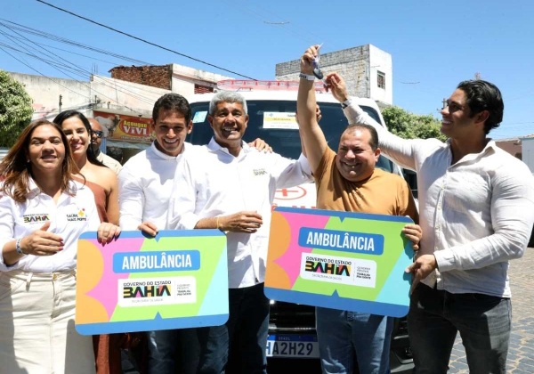 Jerônimo entrega Hospital Regional do Velho Chico no interior