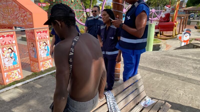 Prefeitura de Lauro de Freitas realiza ação do Consultório na Rua no Centro