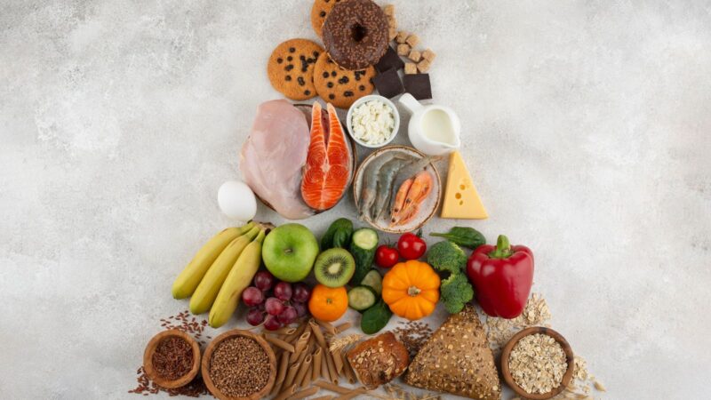 Pirâmide alimentar dos EUA reacende debate sobre  produtos ultraprocessados